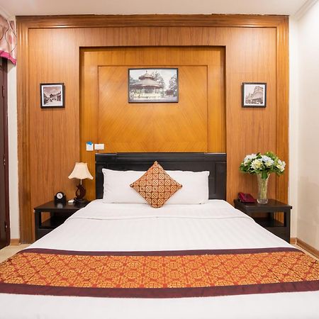 Ha Noi Lake View Hotel & Travel Hanoi Exterior photo