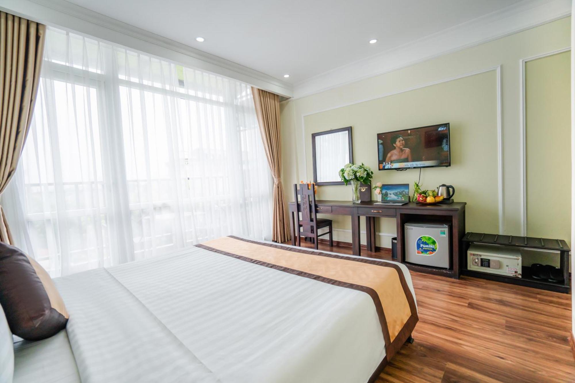 Ha Noi Lake View Hotel & Travel Hanoi Exterior photo