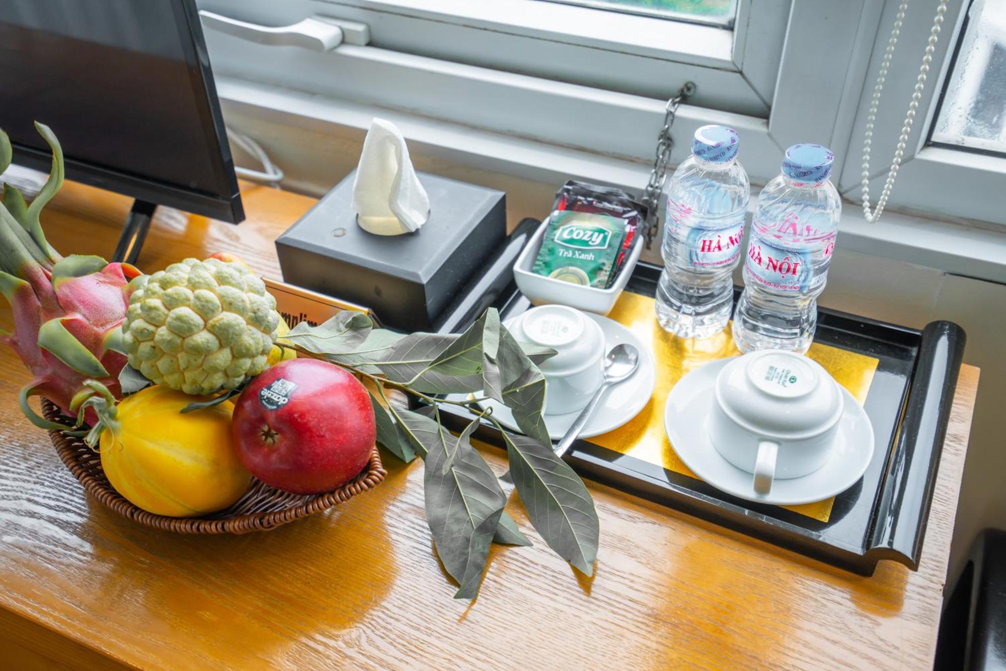 Ha Noi Lake View Hotel & Travel Hanoi Exterior photo