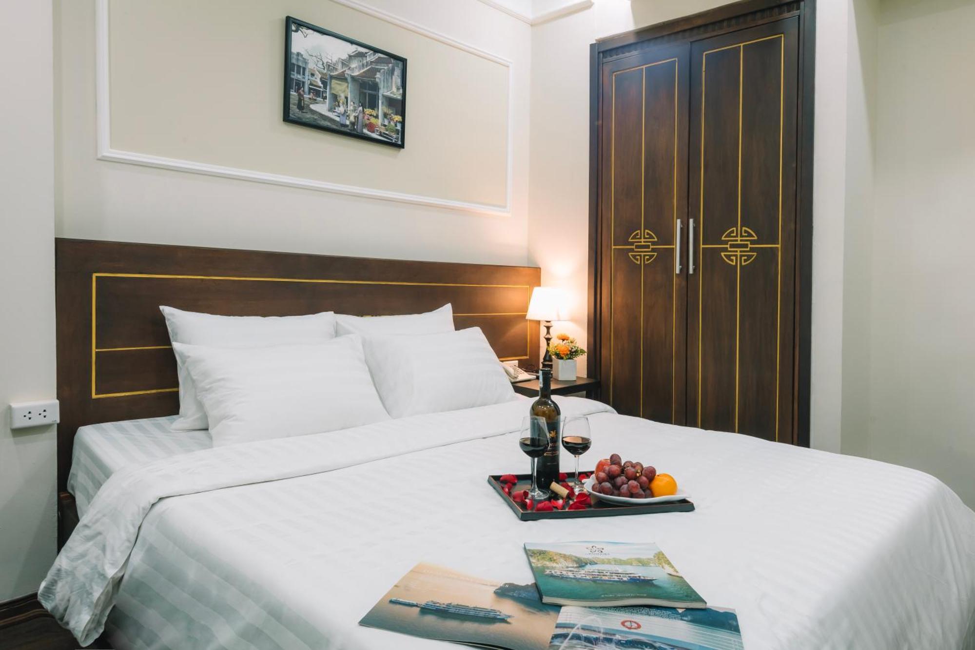 Ha Noi Lake View Hotel & Travel Hanoi Exterior photo