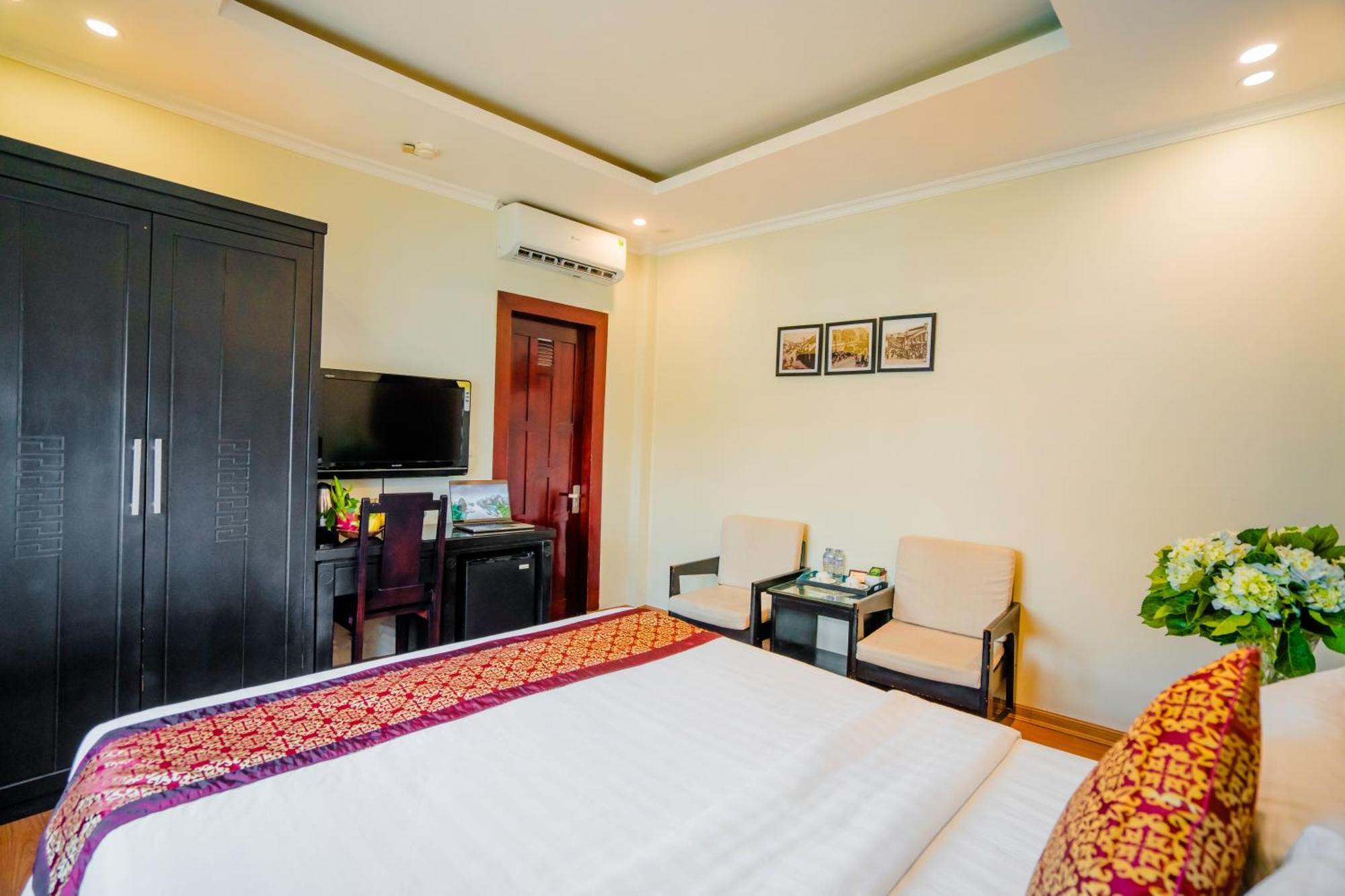 Ha Noi Lake View Hotel & Travel Hanoi Exterior photo