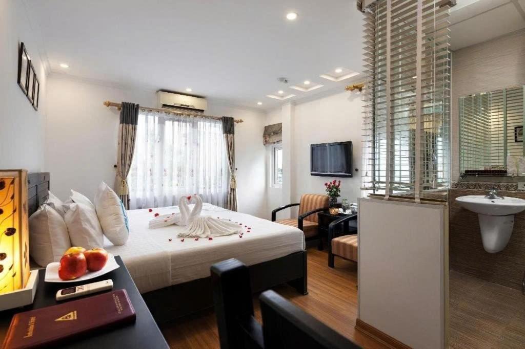 Ha Noi Lake View Hotel & Travel Hanoi Exterior photo